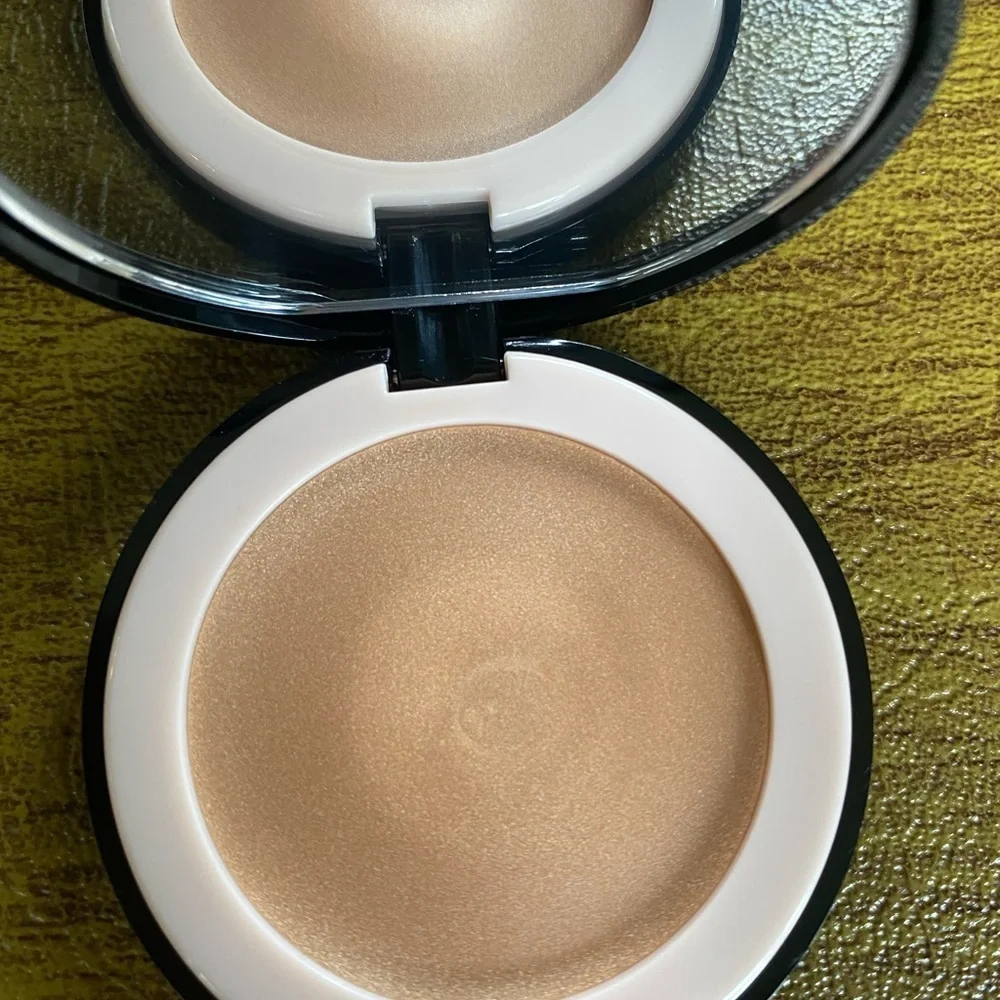 New DOLL VAULT H2GLO CHAMPAGNE HIGHLIGHTER